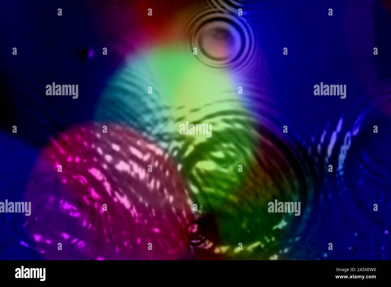Un sfondo astratto di ondulazioni in differenti schemi di colori psichedelici. Foto Stock