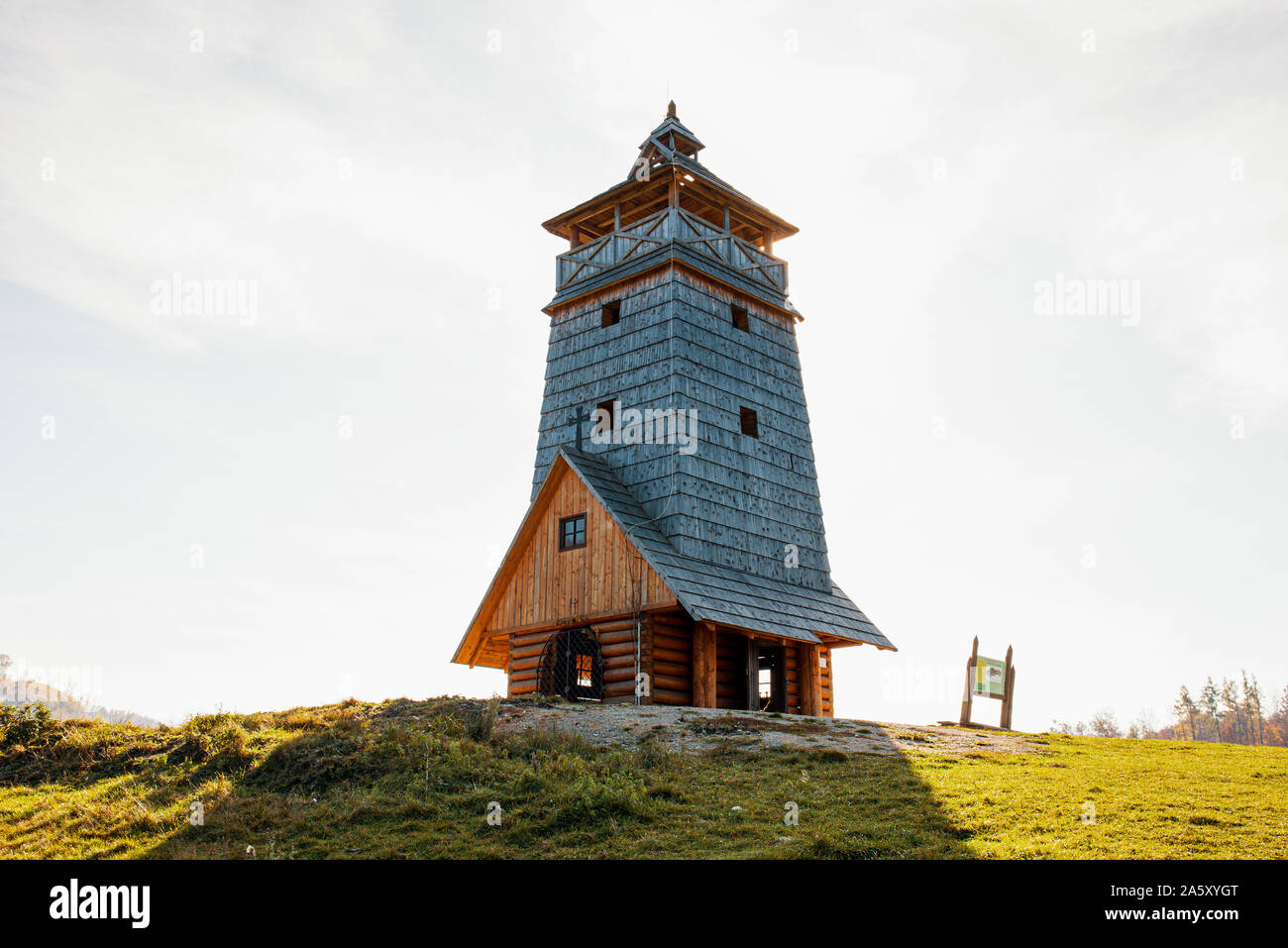 In legno torre sightseeing in Zbojska, Slovacchia centrale, Europa Foto Stock