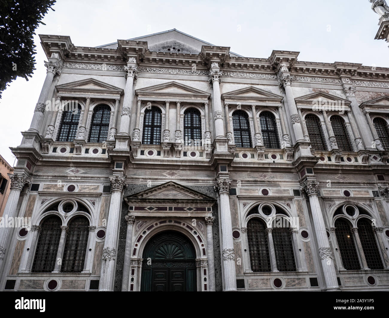 L'Italia, Veneto, Venezia, Scuola Grande di San Rocco, facciata esterna, la scuola del Sacro Rochus Foto Stock