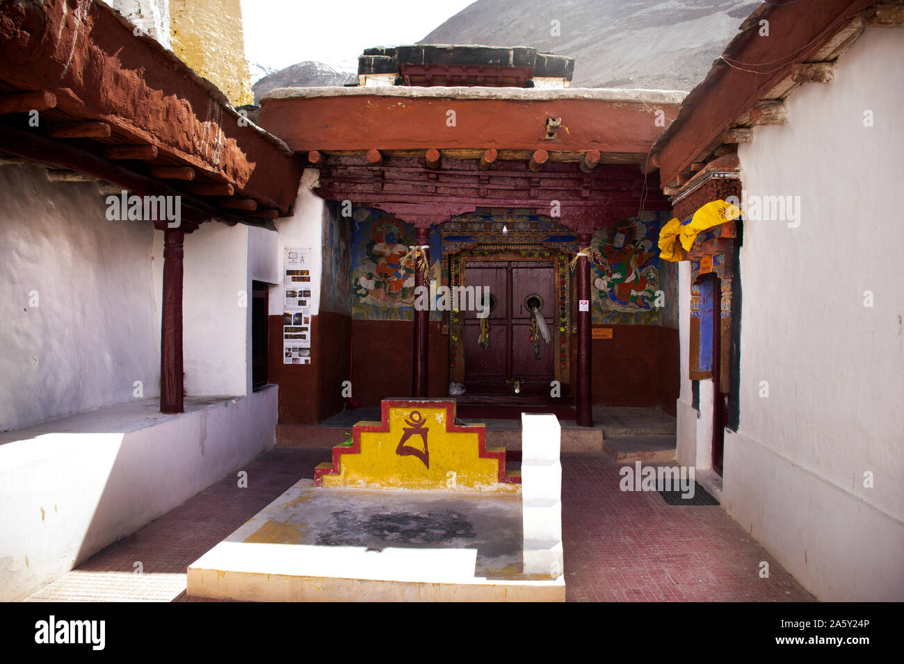 AMMU KASHMIR, India - 21 Marzo : All'interno e all'interno del Monastero Diskit Galdan Tashi Chuling Gompa in Hunder o Hundar villaggio della valle di nubra a Leh Foto Stock