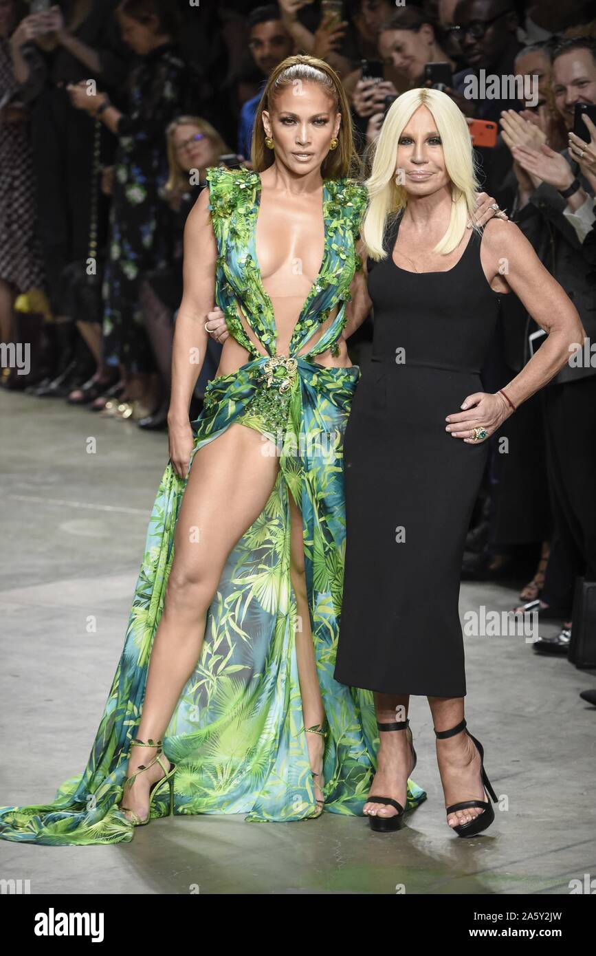 La Fashion Week di Milano - Versace starring Jennifer Lopez Dove: Milano,  Italia Quando: 20 set 2019 Credit: Laura Villani Foto stock - Alamy