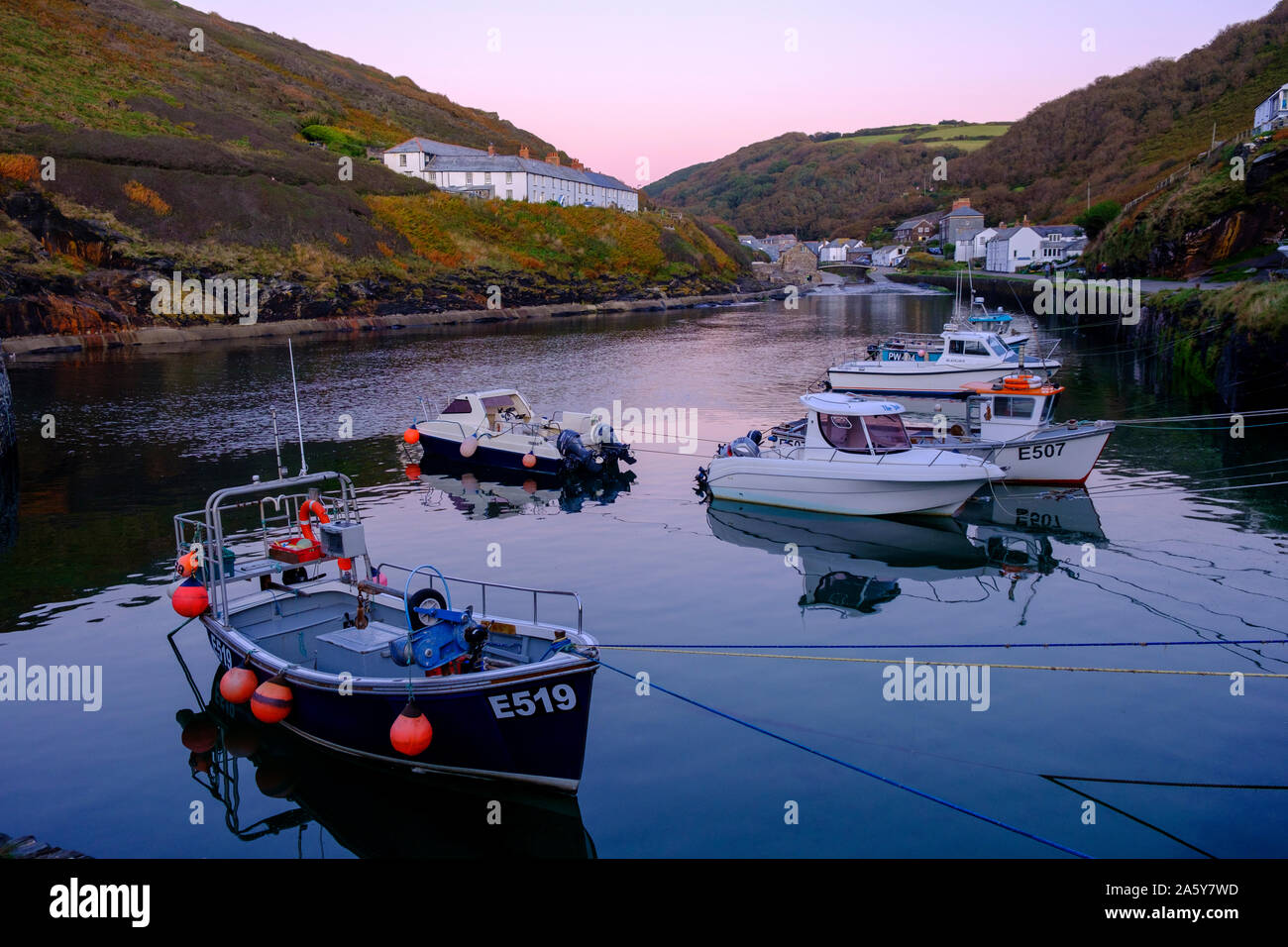 Il porto di Boscastle Cornwall Plymouth Inghilterra al crepuscolo Foto Stock