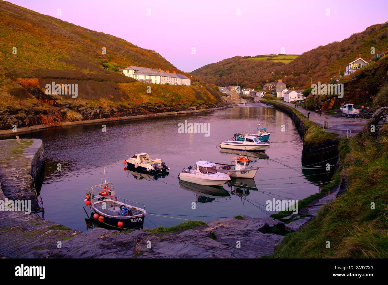 Il porto di Boscastle Cornwall Plymouth Inghilterra al crepuscolo Foto Stock