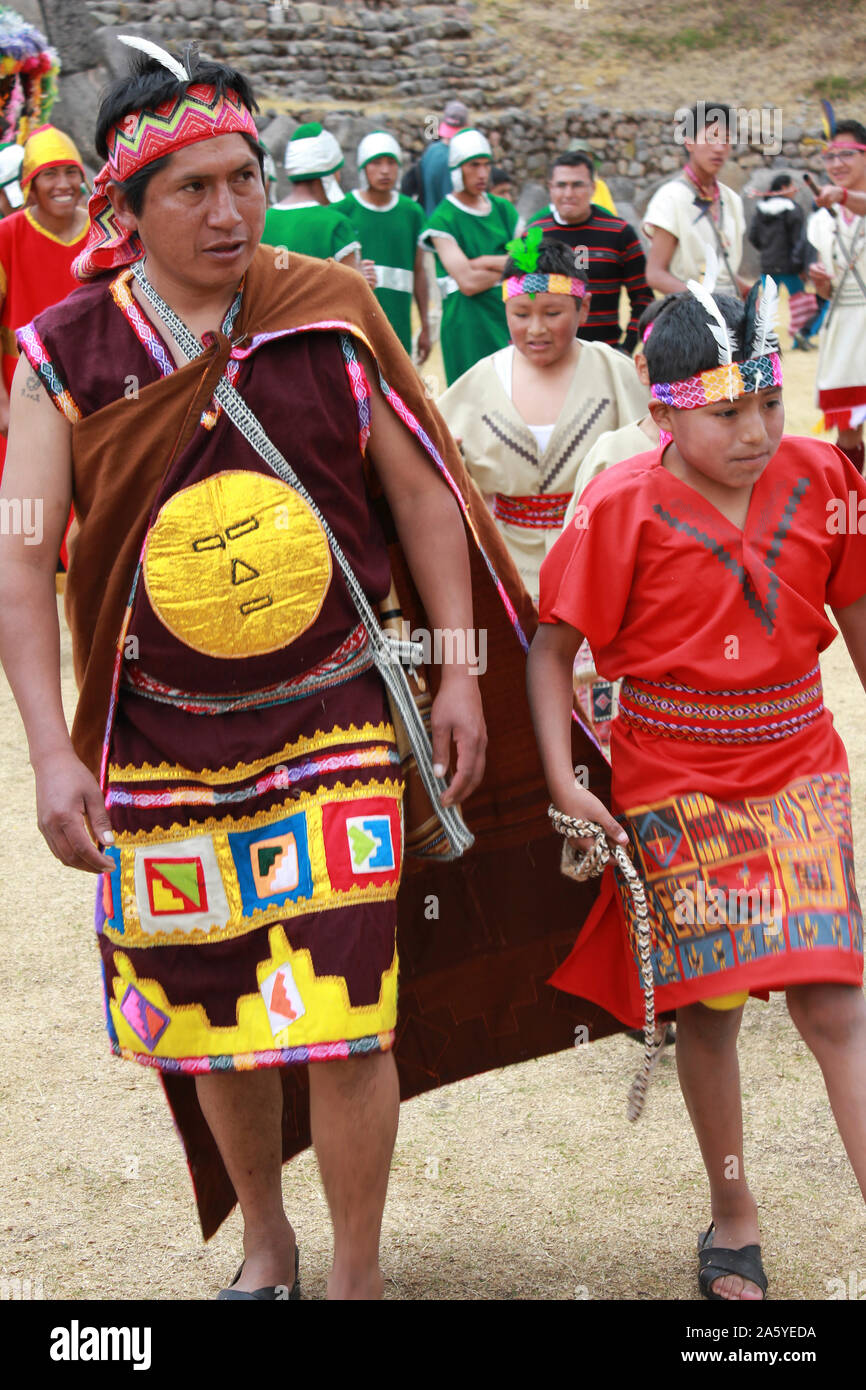 I peruviani celebrando Inca Festival a Sacsayhuaman, Cusco, Perù Foto Stock