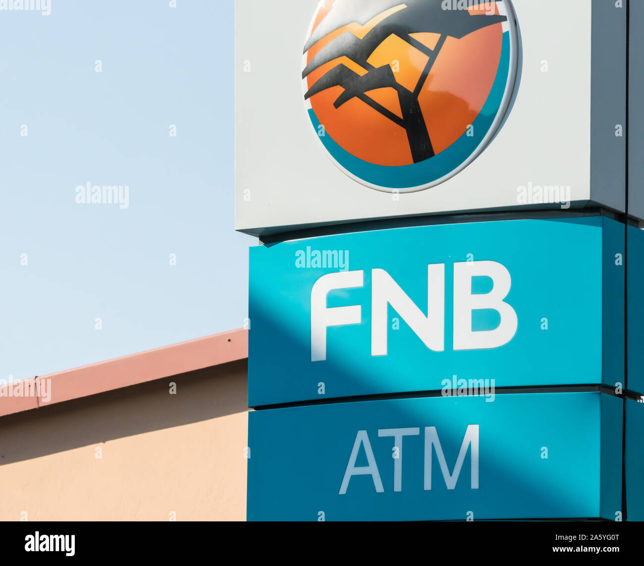 FNB o First National Bank di firmare o di segnaletica in Sud Africa concetto banking in Africa Foto Stock