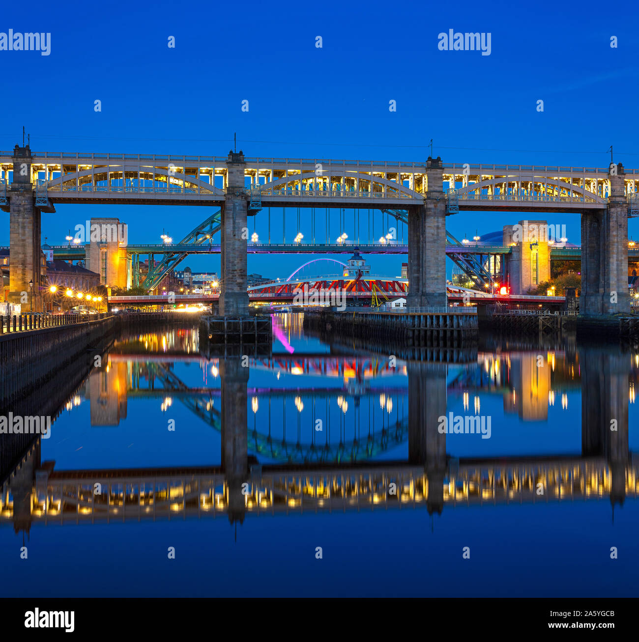 Il Tyne Bridge al tramonto, Newcastle upon Tyne, England, Regno Unito Foto Stock