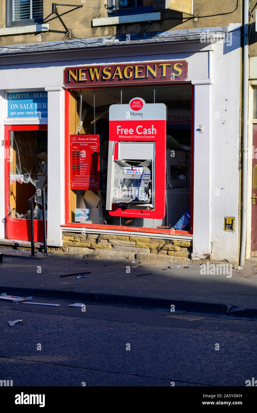 Pickering, Regno Unito. 23 Ott, 2019. Predatori di rottura nella Morlands edicole e tenta di rubare il bancomat. Credito: Richard Burdon/Alamy Live News Foto Stock