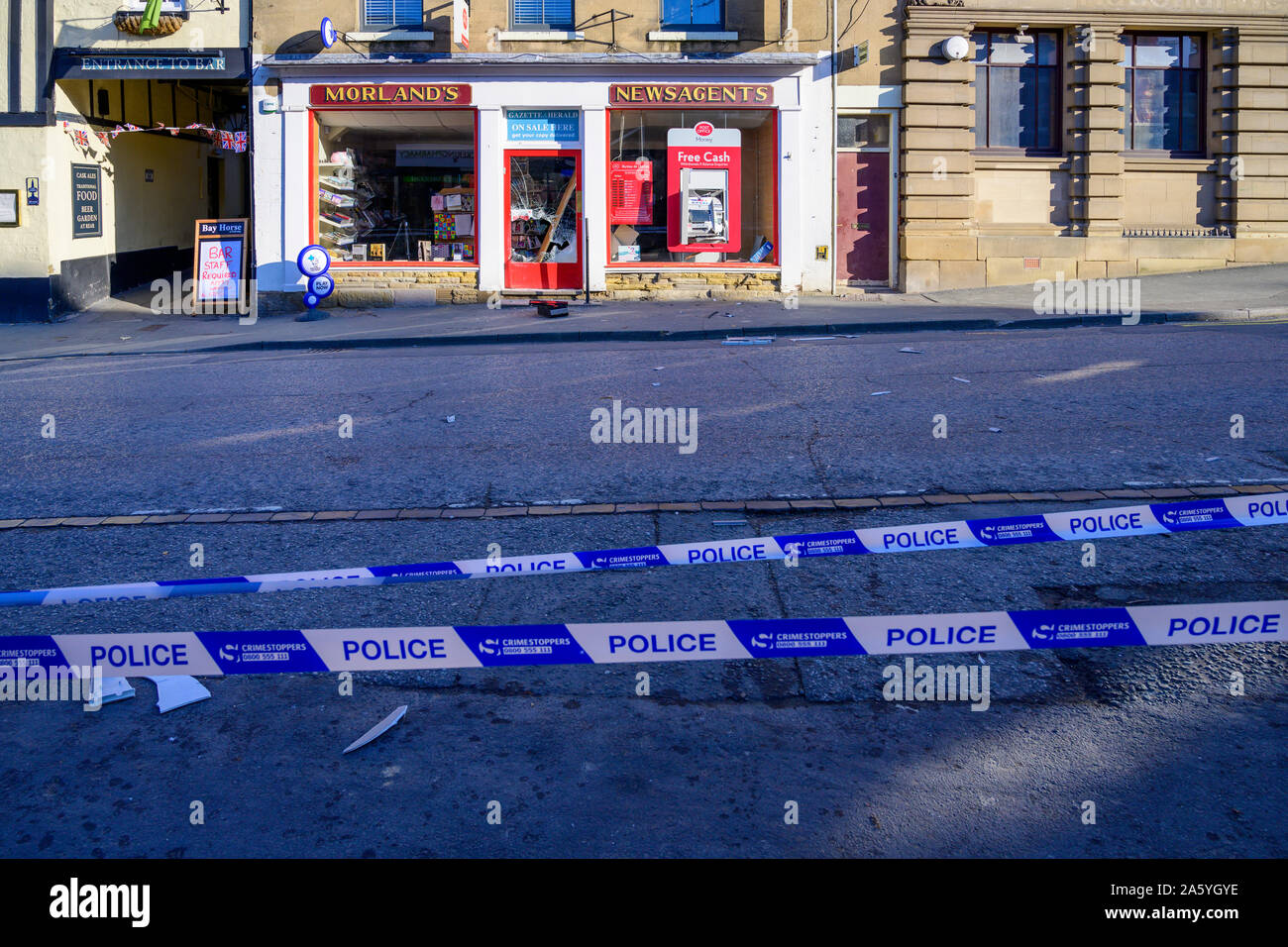 Pickering, Regno Unito. 23 Ott, 2019. Predatori di rottura nella Morlands edicole e tenta di rubare il bancomat. Credito: Richard Burdon/Alamy Live News Foto Stock