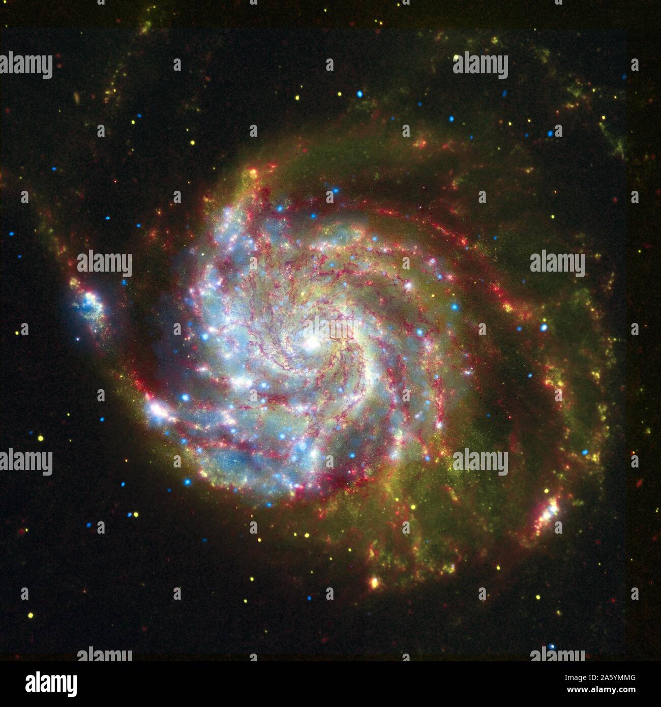 La galassia a spirale Messier 101, dal composito di vedute da Spitzer, Hubble e Chandra. Foto Stock