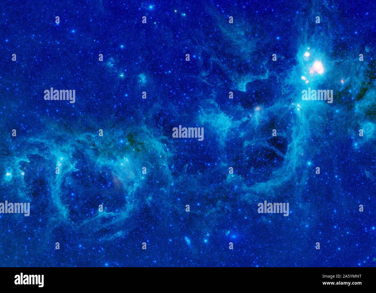 Il cuore e l anima nebulose sono visti in questo mosaico a infrarossi dalla NASA il saggio. Situato nella costellazione di Cassiopea, circa 6 mila anni luce dalla Terra, il cuore e l anima nebulose formano un vasto star-la formazione di complesso che fa parte del Perseo braccio a spirale della nostra Via Lattea. La nebulosa a destra è il cuore e a sinistra è l'anima nebulosa. Foto Stock