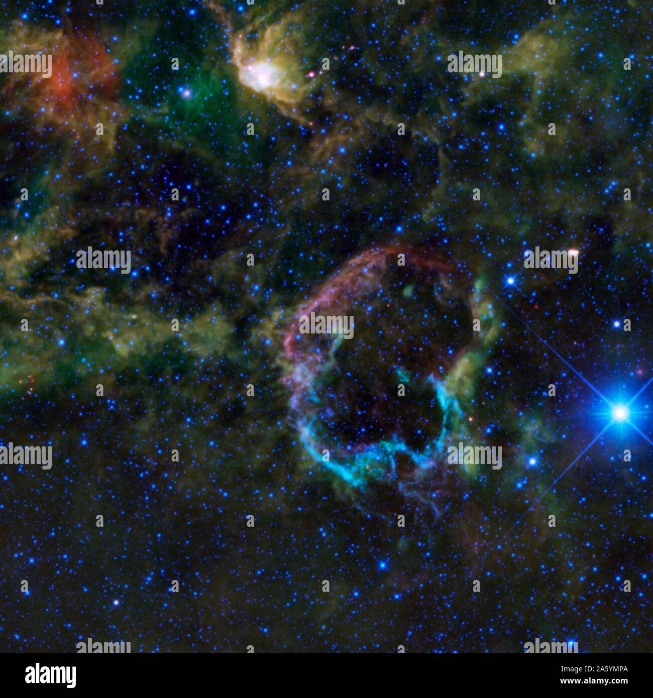 Questo stranamente colorato nebulosa è la supernova resto IC 443 come si vede dalla NASA il saggio. Conosciuta anche come la medusa nebulosa. Foto Stock