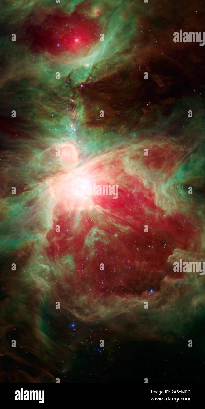 Questa immagine dalla NASA il telescopio spaziale Spitzer mostra ciò che si trova nei pressi di La spada della costellazione di Orione -- attivo un vivaio stellare contenente migliaia di giovani stelle e sviluppando protostars. Foto Stock