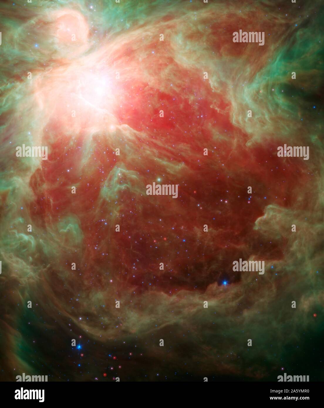 Questa immagine dalla NASA il telescopio spaziale Spitzer mostra ciò che si trova nei pressi di La spada della costellazione di Orione -- attivo un vivaio stellare contenente migliaia di giovani stelle e sviluppando protostars. Foto Stock