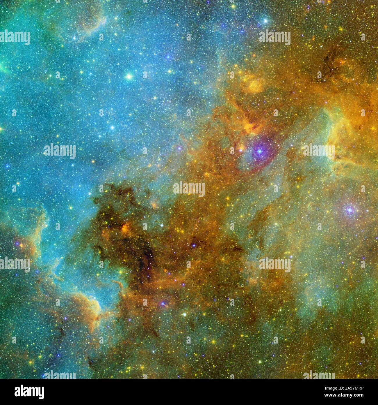 Questa nuova visione del Nord America nebula combina sia visibile e la luce a infrarossi osservazioni, prese dalla digitalizzazione Sky Survey e NASA il telescopio spaziale Spitzer, rispettivamente, in una singola immagine vivida. Foto Stock