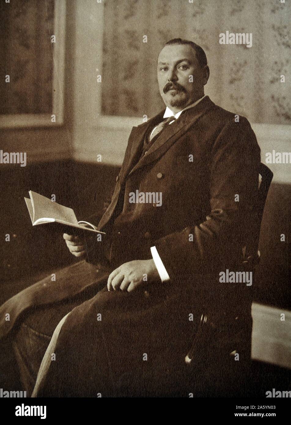 Generale il diritto agli onorevoli Louis Botha (1862-1919). L'ex Boer generale Louis Botha, Primo Ministro del Transvaal è stato nominato dalla corona britannica di diventare il primo Primo Ministro dell'unione della Sudafrica durante la sua formazione su 31 maggio 1910. La prima delle elezioni legislative nazionali si sono svolte il 15 settembre 1910 e si è concluso con la vittoria della coalizione guidata dal 'Het Volk' partito guidato da Louis Botha (67 posti) contro il 37 sedi vinta dai sindacalisti di Leander Starr Jameson. I restanti 26 posti sono state vinte da piccole parti. Foto Stock