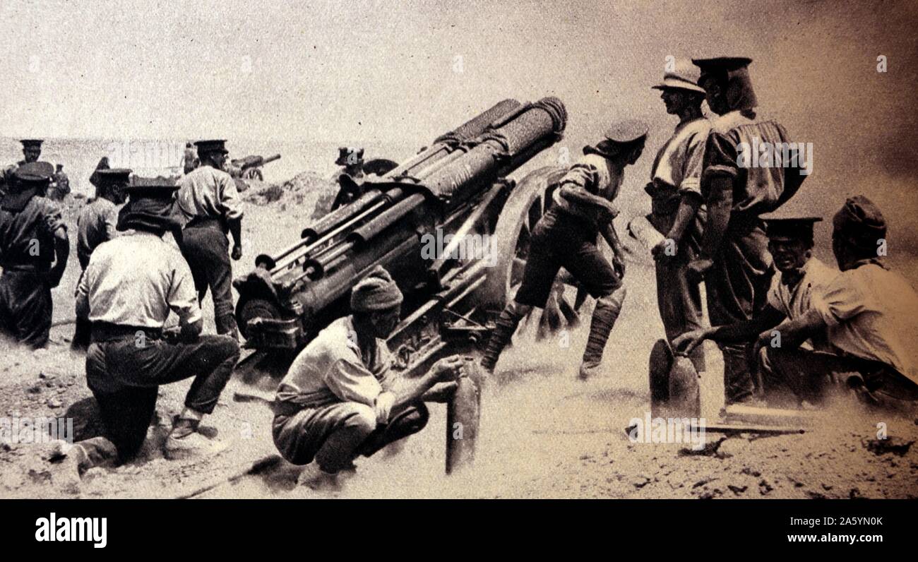 British batteria su una spiaggia di sabbia-cresta in Gallipoli, la prima guerra mondiale, 1915. Foto Stock