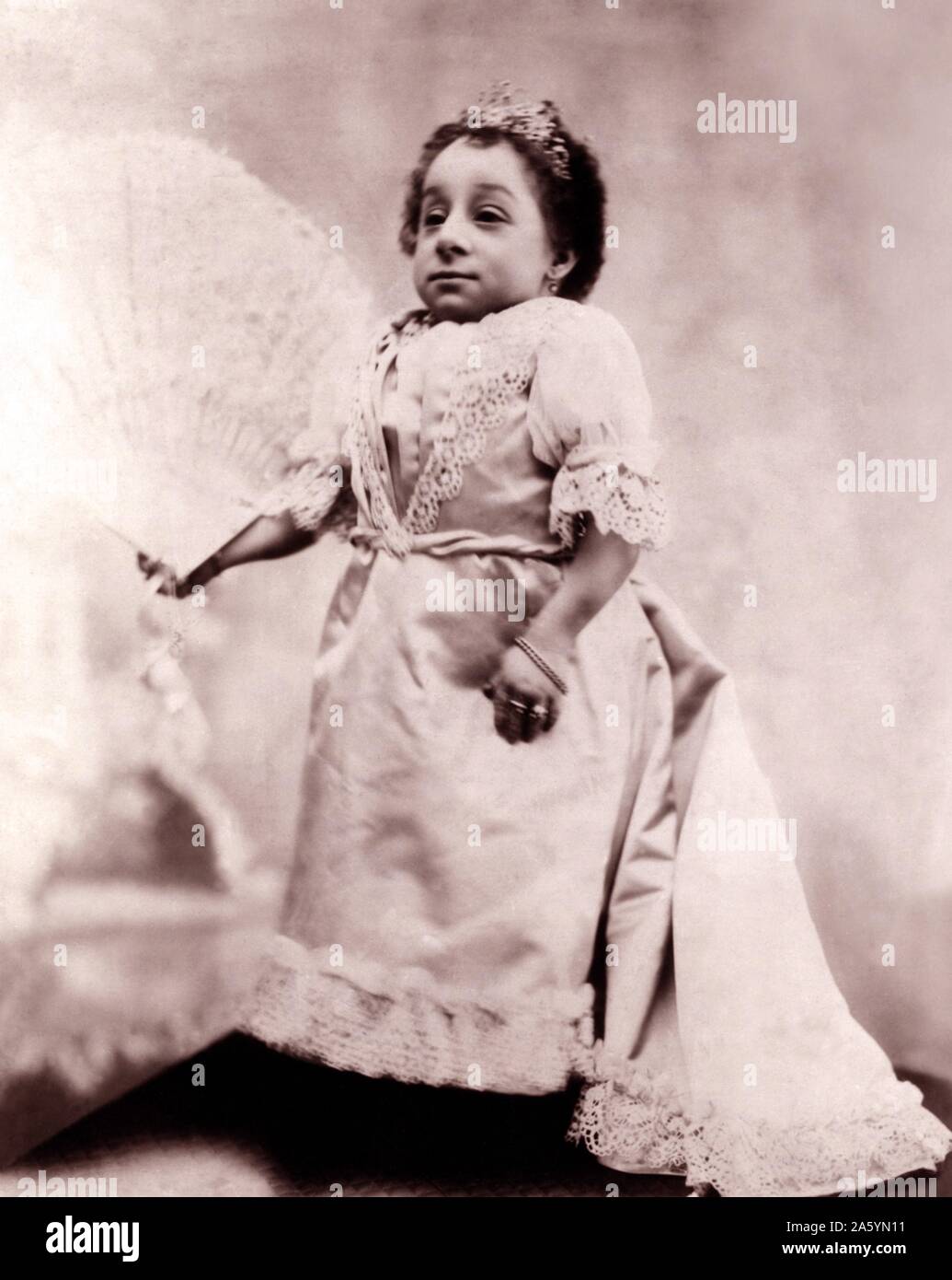 Pauline Munsters a 23 centimetri di altezza, riconosciuto dal libro del Guinness dei primati come la donna più breve mai registrato. Data di nascita: 26 febbraio 1876, Ossendrecht, Paesi Bassi è morto: Marzo 1, 1895, New York New York, Stati Uniti. Conosciuta anche come la principessa Paolina Foto Stock