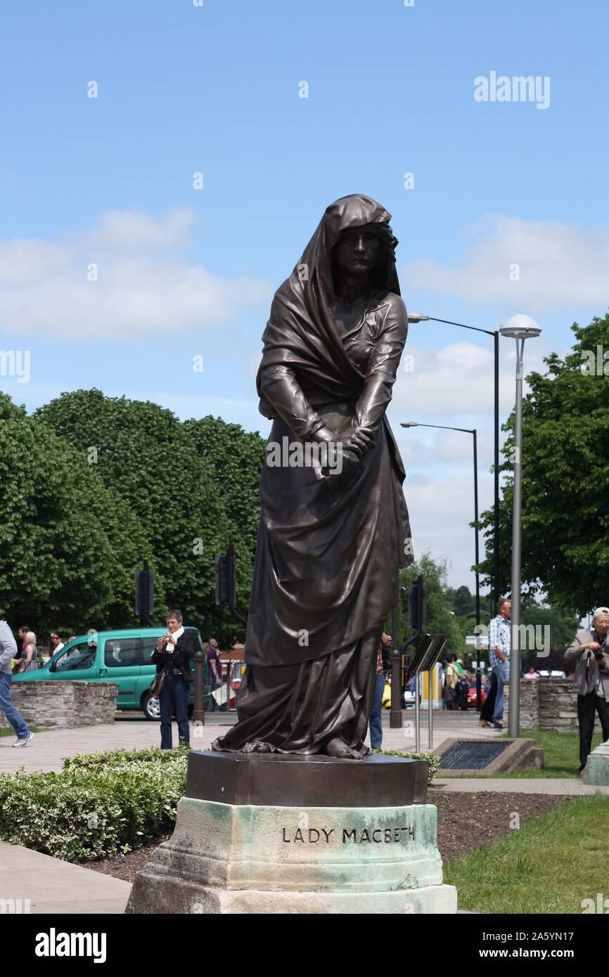 Statua commemora shakespeare di lavoro. Ciò illustra Lady Macbeth dalla sua tragedia Macbeth. Stratford upon Avon, Inghilterra Foto Stock