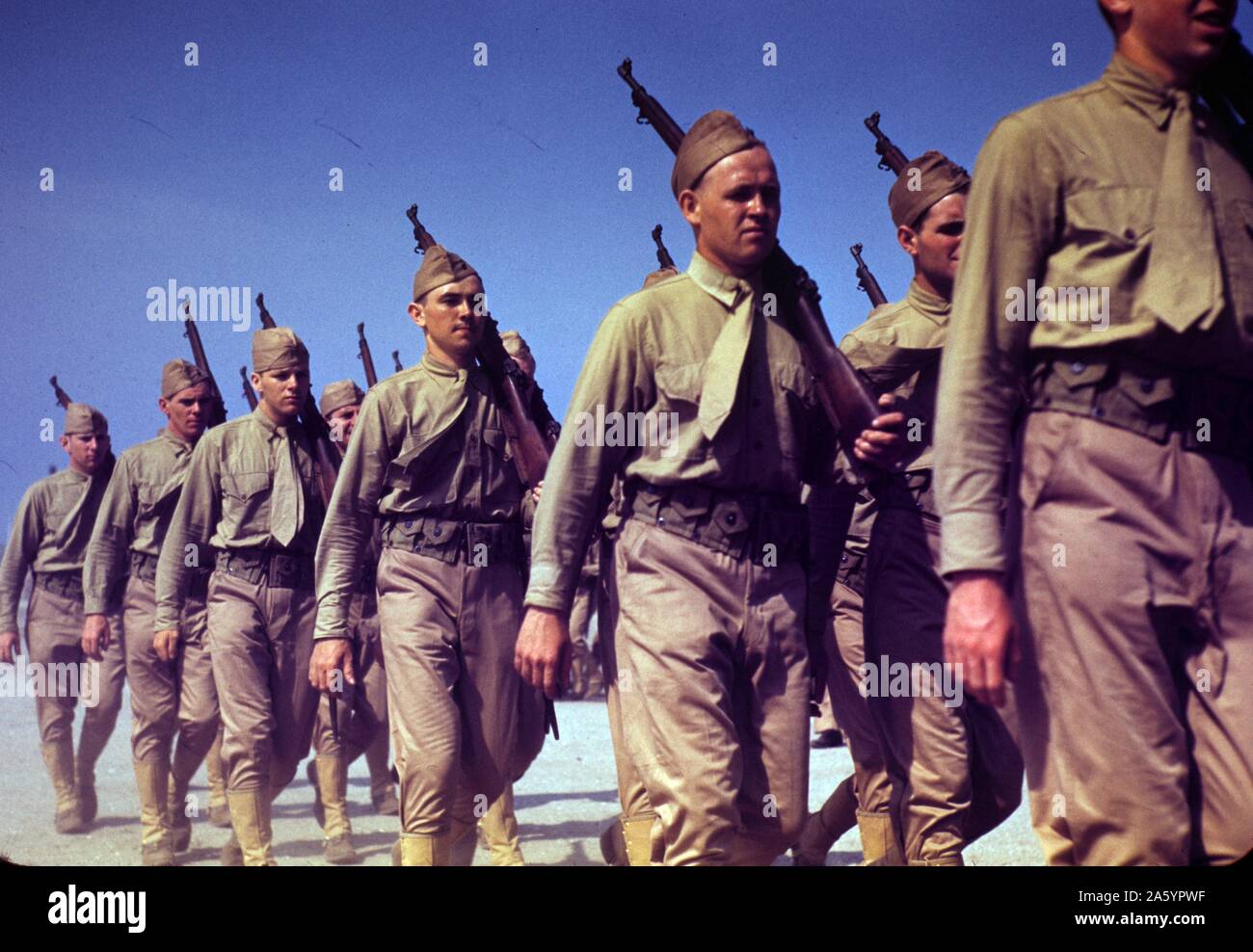 Marines formazione di finitura a Parris Island, nella Carolina del Sud. 1942. Foto Stock