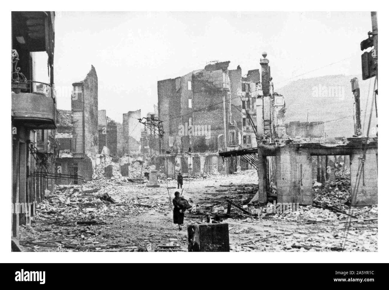 Guerra civile spagnola: la città spagnola di Guernica, dopo il bombardamento da parte tedesca e aerei italiani 1937. Foto Stock