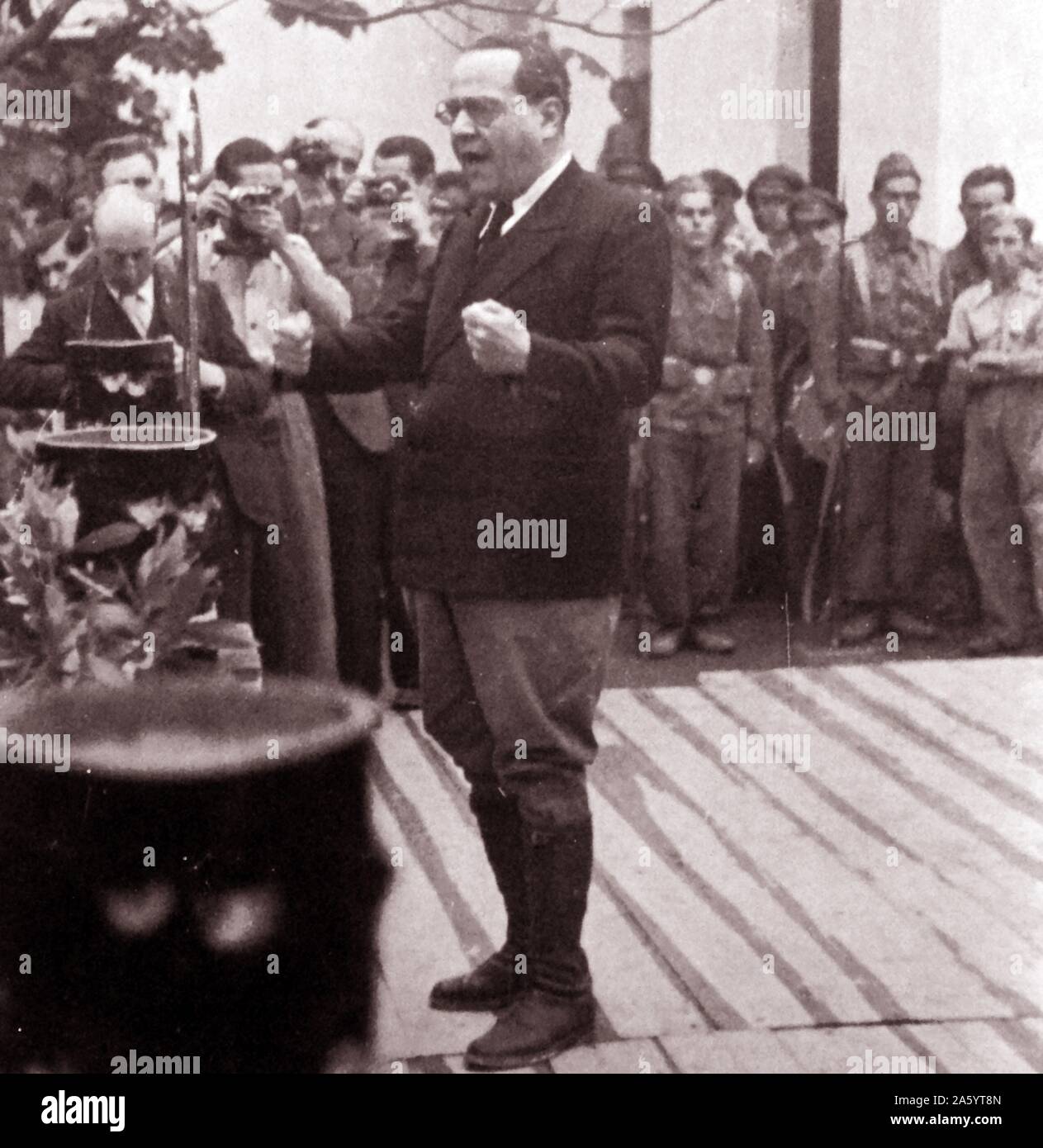 Juan Negrín y López (1892 - 12 novembre 1956), politico spagnolo e medico. leader del socialista spagnolo Workers' Party (PSOE) e servita come ministro delle finanze. Egli è stato l'ultimo lealisti premier di Spagna (1937-39), presieduto la sconfitta delle forze repubblicane da nazionalisti sotto il generale Francisco Franco durante la Guerra Civile Spagnola. Foto Stock