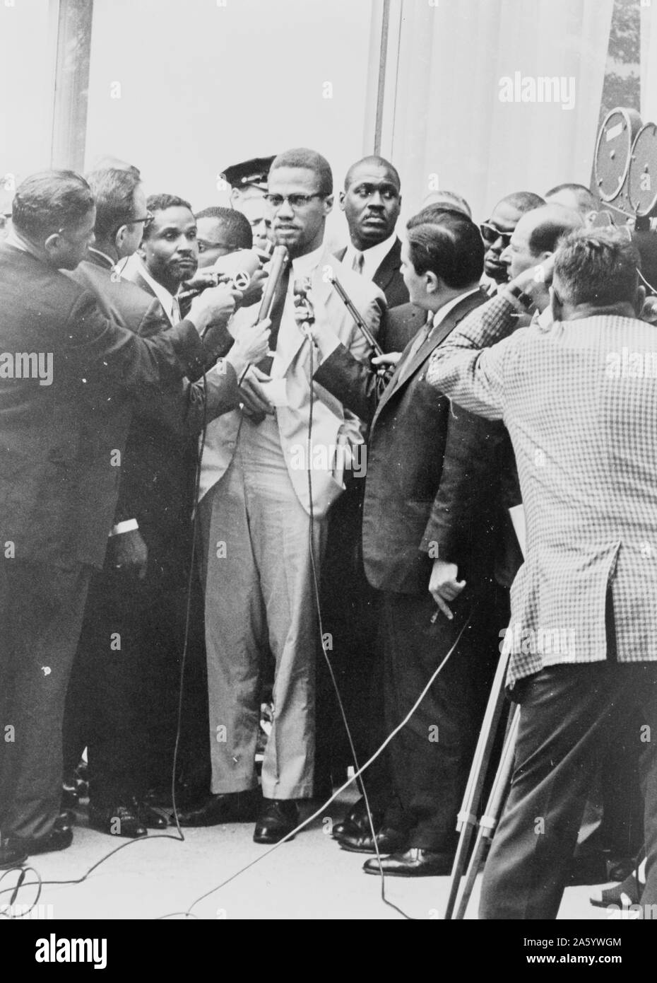 Malcolm X (1925 - 1965), nato Malcolm poco. American ministro musulmano e un attivista per i diritti umani. Foto Stock
