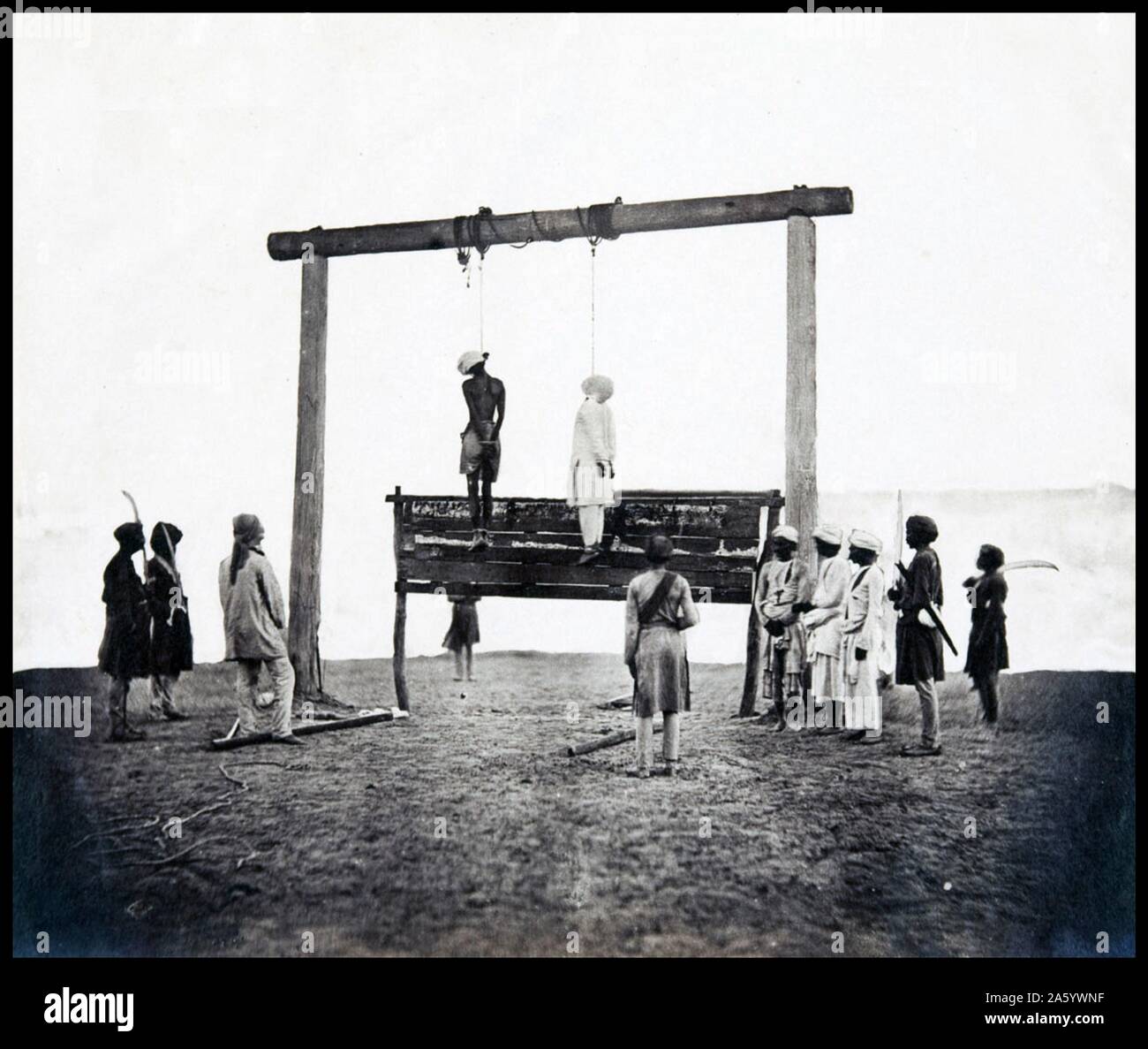 Felice Beato fotografia mostrante il patibolo sul quale dei due re di Delhi i figli erano stati impiccati per aver preso parte all'uccisione del residente inglese a Delhi all'inizio dell'ammutinamento indiano Maggio 1857. Foto Stock