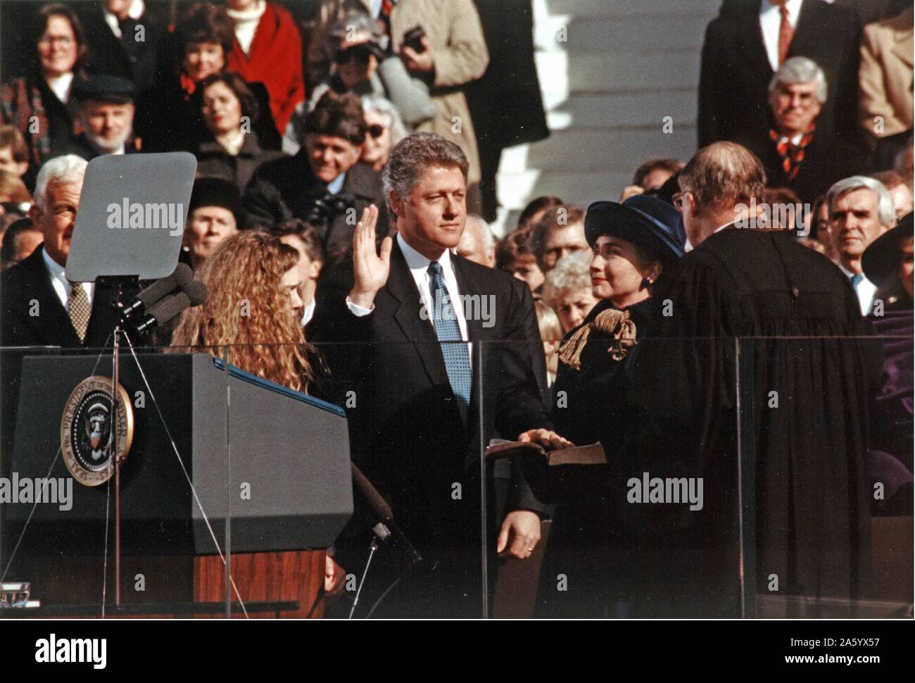 Il presidente degli Stati Uniti Bill Clinton, tenendo il giuramento, 1993 Foto Stock