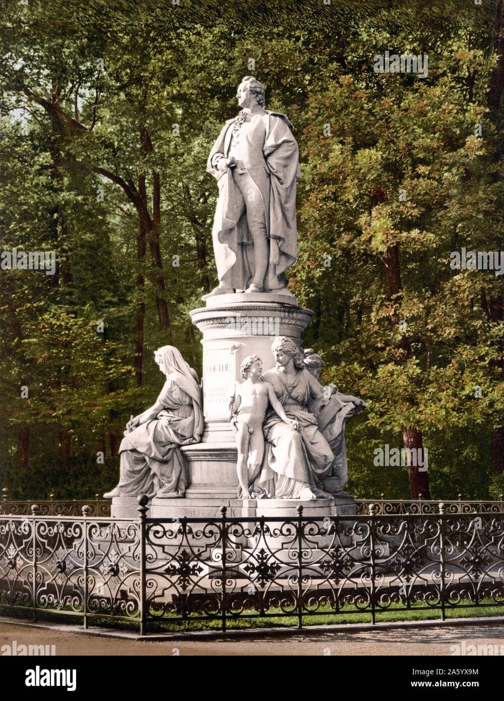 Goethe's Memorial, Berlino, Germania, 1890. Johann Wolfgang von Goethe (1749 - 1832) era un autore tedesco e più Foto Stock