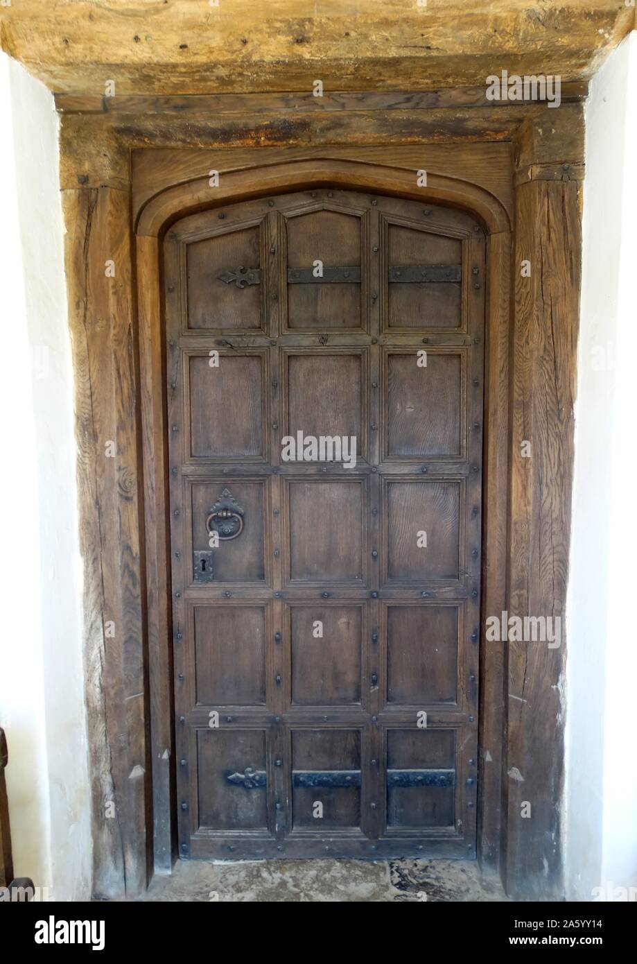 Periodo Tudor entrata principale con pannelli in legno, porta al Maniero Sulgrave, Inghilterra, casa ancestrale di George Washington. 2015 Foto Stock