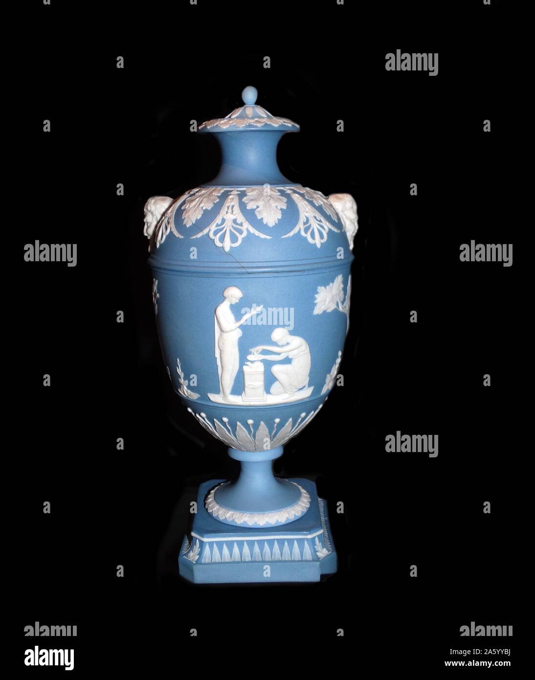 Inglese Vaso in ceramica da Josiah Wedgwood in Jasperware, circa 1780 Foto Stock