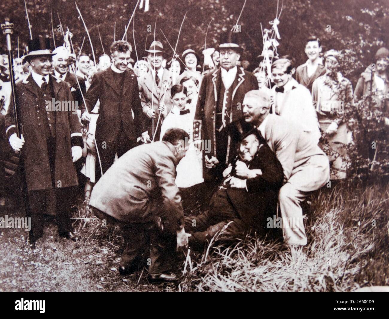 Battendo i limiti è un antica usanza ancora osservata in un po' di inglese e gallese parrocchie. 1935 Foto Stock