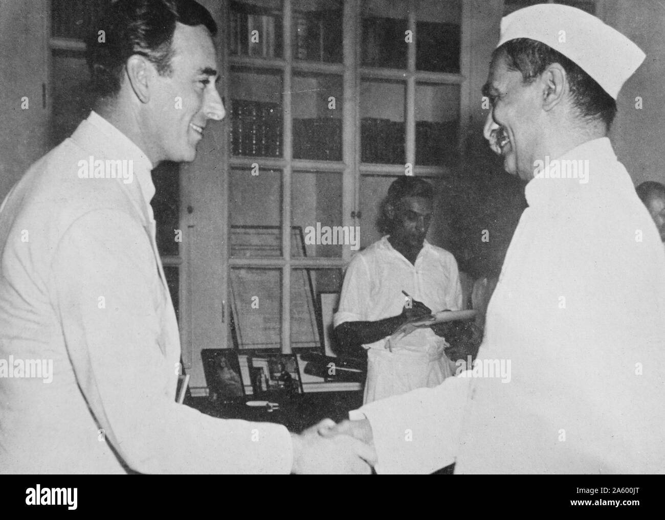 Lord Mountbatten ultimo viceré di India con Rajendra Prasad, primo Presidente della Repubblica dell' India 1947 Foto Stock