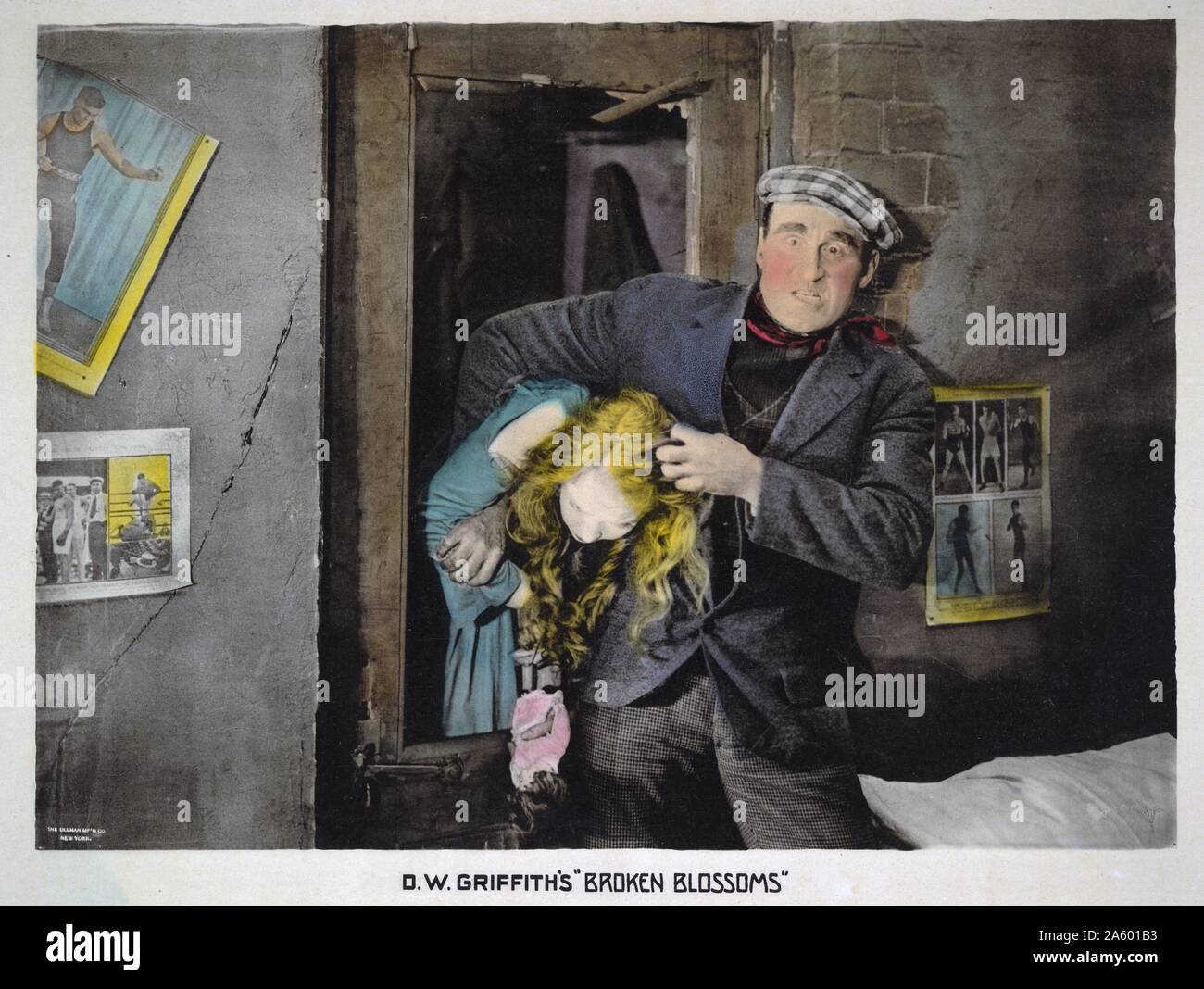 Cuore o' le colline". Motion Picture card lobby per 'cuore o' le colline' mostra una cupa Mary Pickford, circondato da nonno, Fred Huntley e altri a guardare la sua aziende le mani con un bel giovane, eventualmente Fred Warren; un infelice Harold Goodwin sta dietro Pickford. Foto Stock