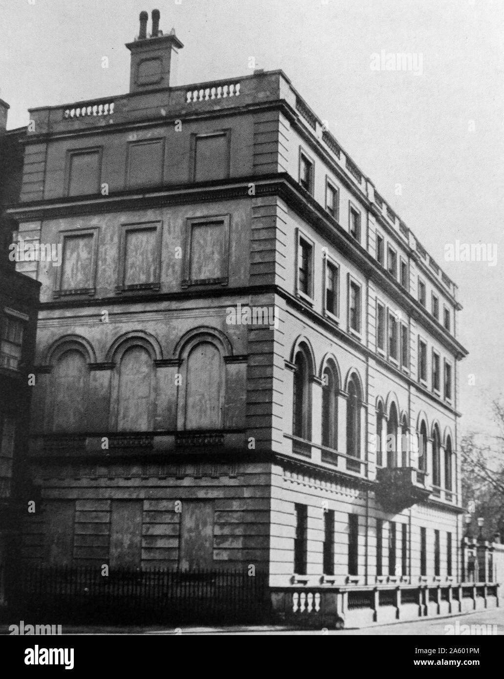 Fotografia di Clarence House una residenza reale a Londra, situato sul Mall, nella City of Westminster. Esso è attaccato al St James Palace e condivide il giardino del palazzo. Progettato da John Nash (1752-1835) un architetto britannico. Datata del XIX secolo Foto Stock