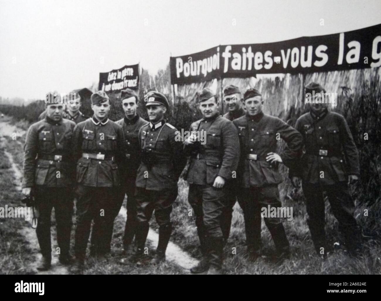 I soldati tedeschi entrare in Francia come armate naziste invadono nella seconda guerra mondiale, 1940 Foto Stock