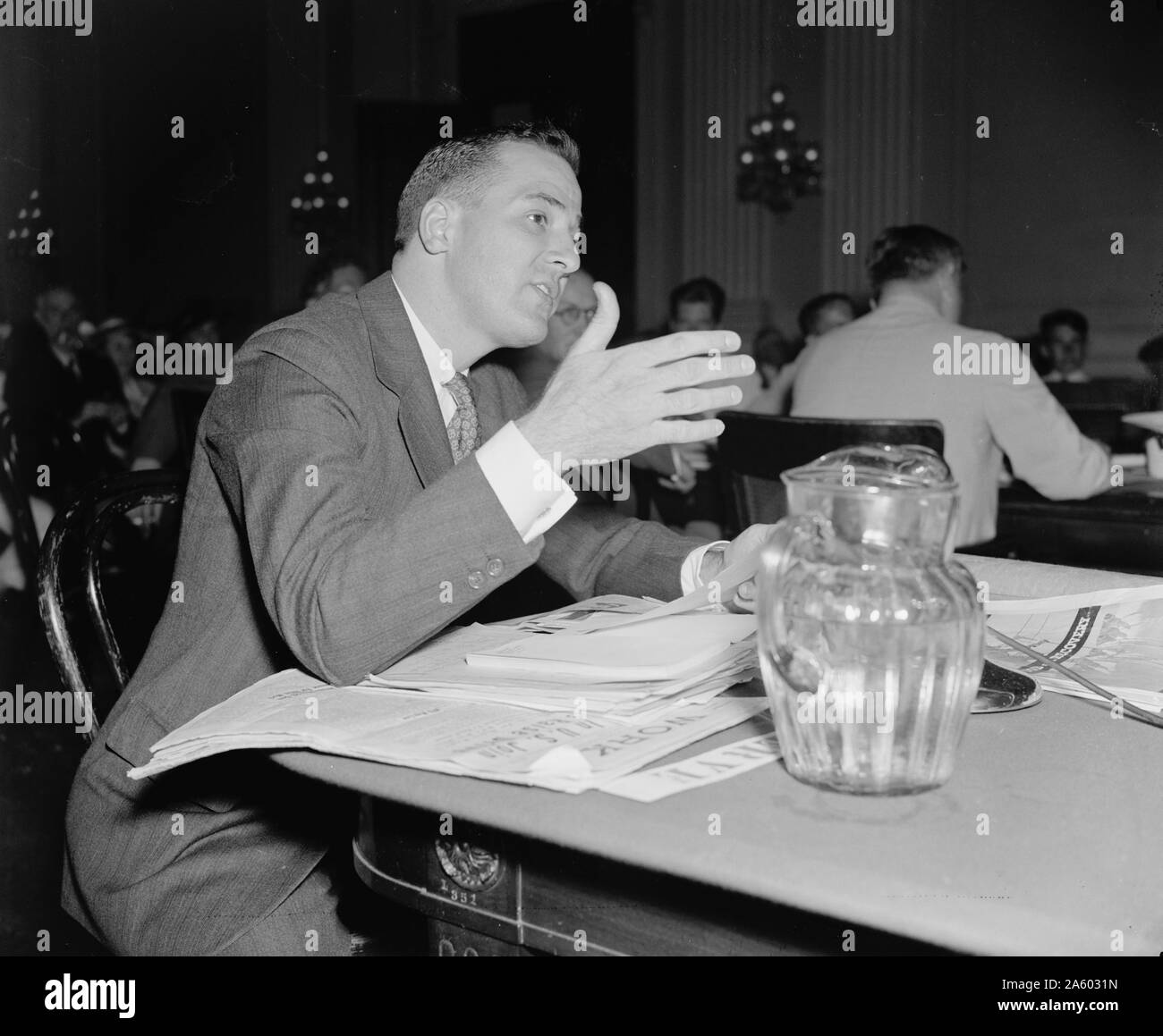 Leo A. Dawson, testimonianza prima gli stampi Un-American Comitato circa il comunismo nel teatro federale progetto. Fotografi: Harris & Ewing. Foto Stock