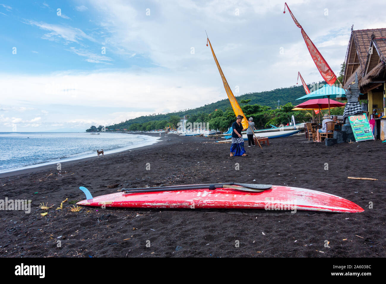 Red paddle board sulla Spiaggia di Amed a Bali Foto Stock