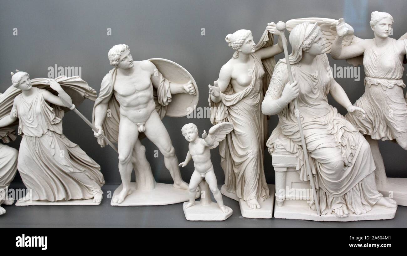 La ricostruzione del frontone orientale del Partenone secondo un disegno da K. Schwerzek. Il frontone orientale narra la nascita di Atena dalla testa di suo padre Zeus. Foto Stock