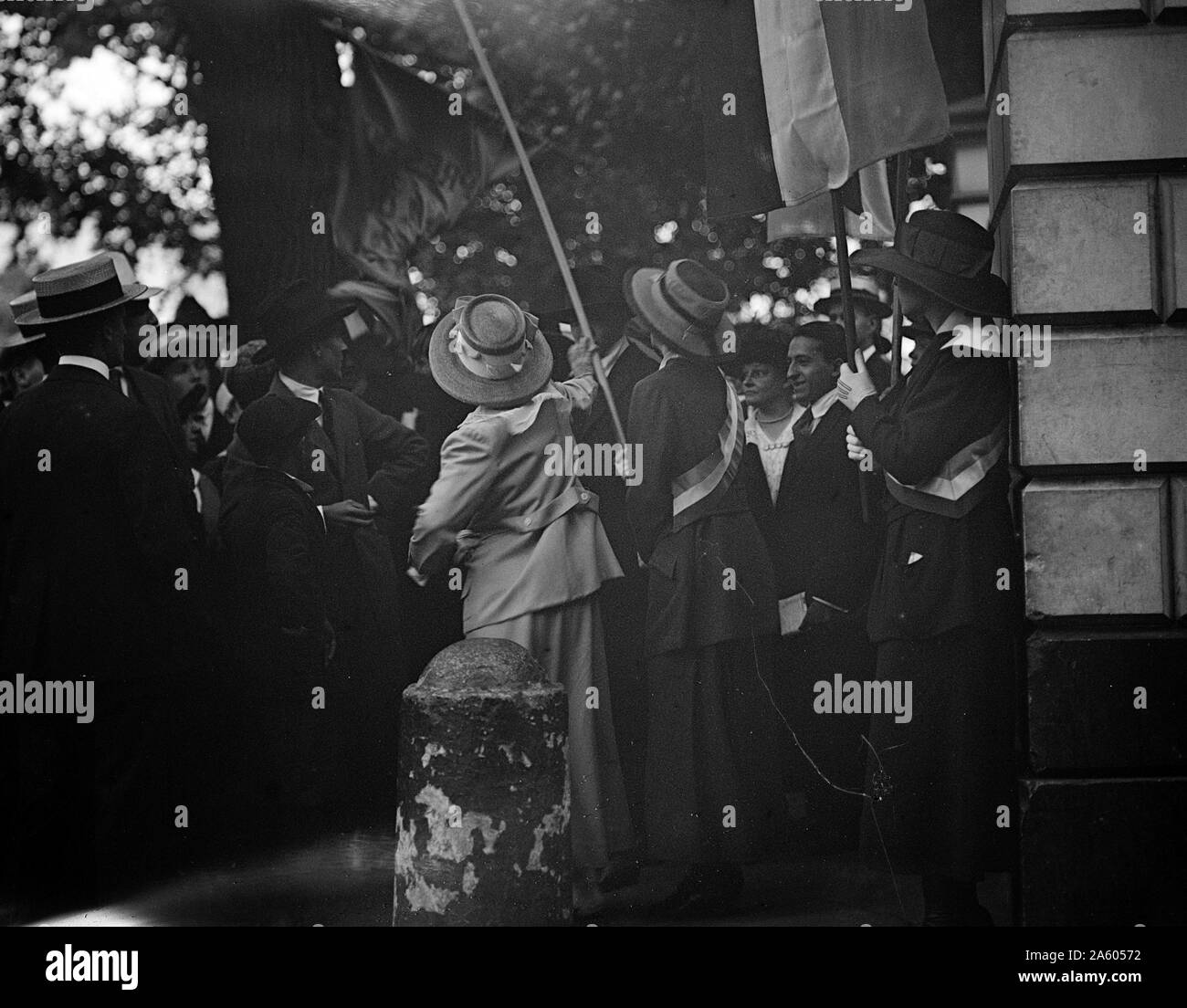 Il suffragio femminile tumulti. Le donne lottano per il loro diritto di voto intorno al 1910. Foto Stock