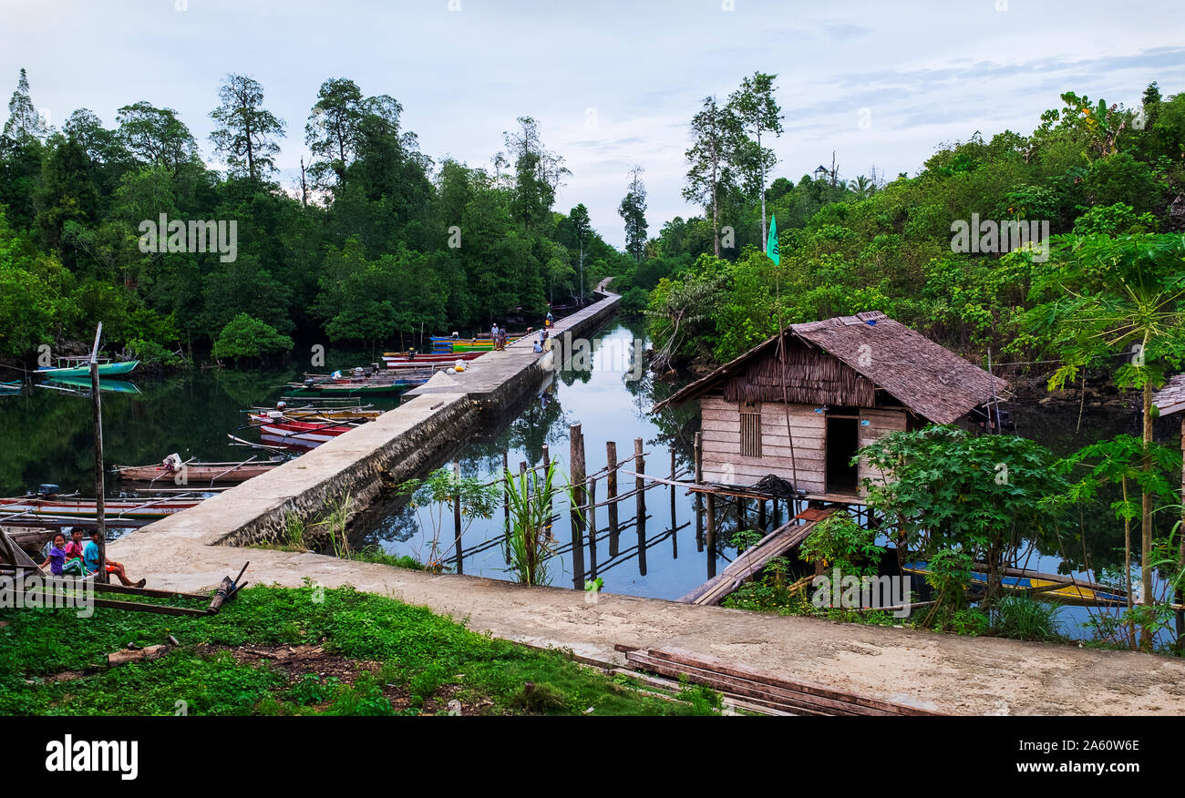 Strada acciottolata, Villaggio di Sideng, Shaxi, Yunnan, Cina, Asia Foto Stock