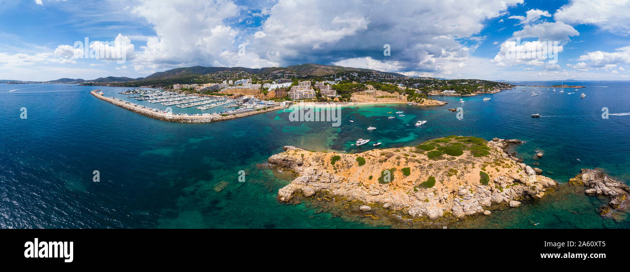 Isole Baleari Spagna, Mallorca, vista aerea di Portals Nous, Porto Puerto Portals, Spiaggia di Platja de S'Oratori e Illa d'en vendite Foto Stock