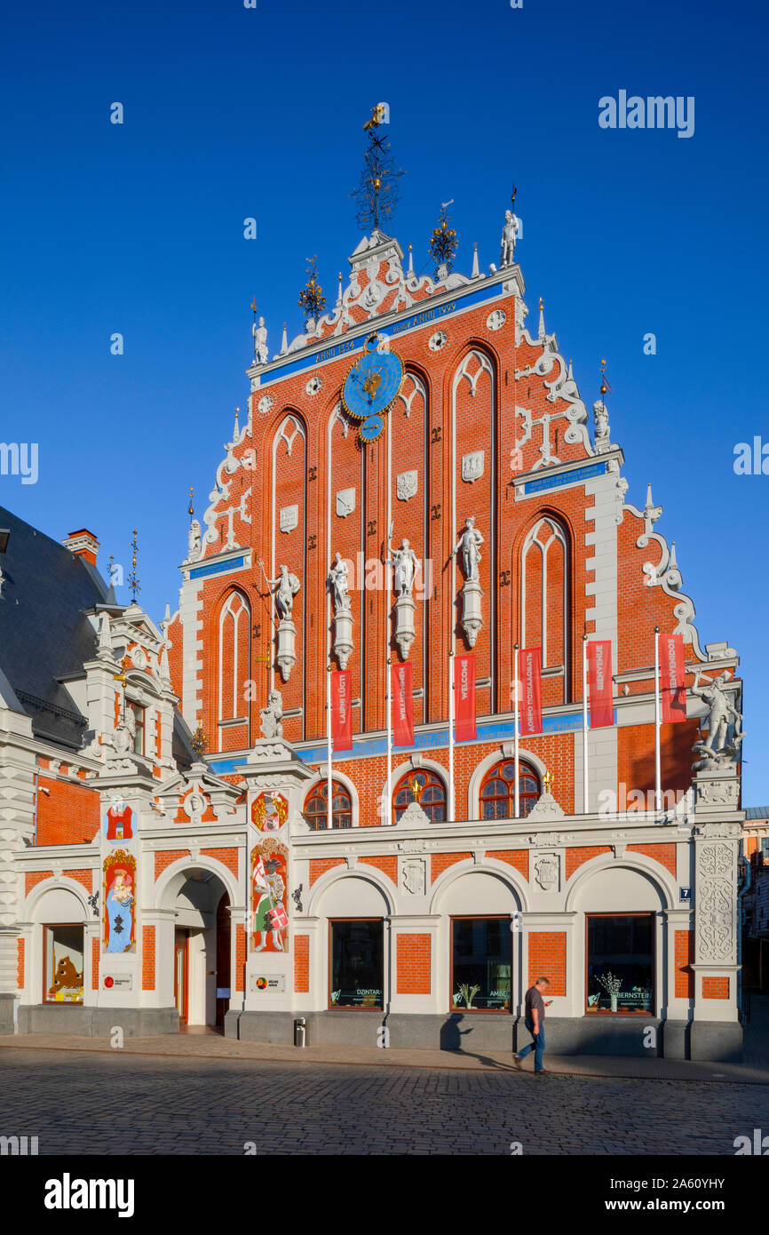 Casa delle Teste Nere e Schwab House, la Town Hall Square, Città Vecchia, sito Patrimonio Mondiale dell'UNESCO, Riga, Lettonia, Europa Foto Stock