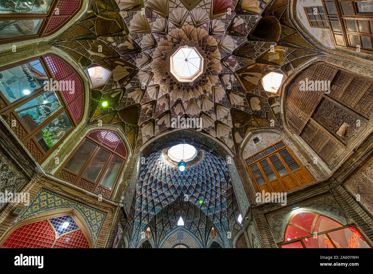 La piazza centrale con Khan Amin al-Dowleh Timche dome, vecchio Kashan bazaar, Provincia di Isfahan, Repubblica Islamica di Iran, Medio Oriente Foto Stock