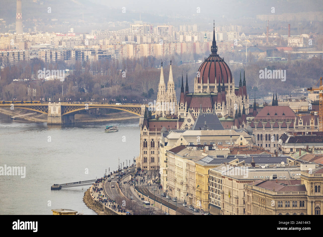 Seduto sulle rive del fiume Danubio, il Parlamento ungherese edificio in Budapest risale alla fine del XIX secolo, l'UNESCO, Budapest, Ungheria Foto Stock