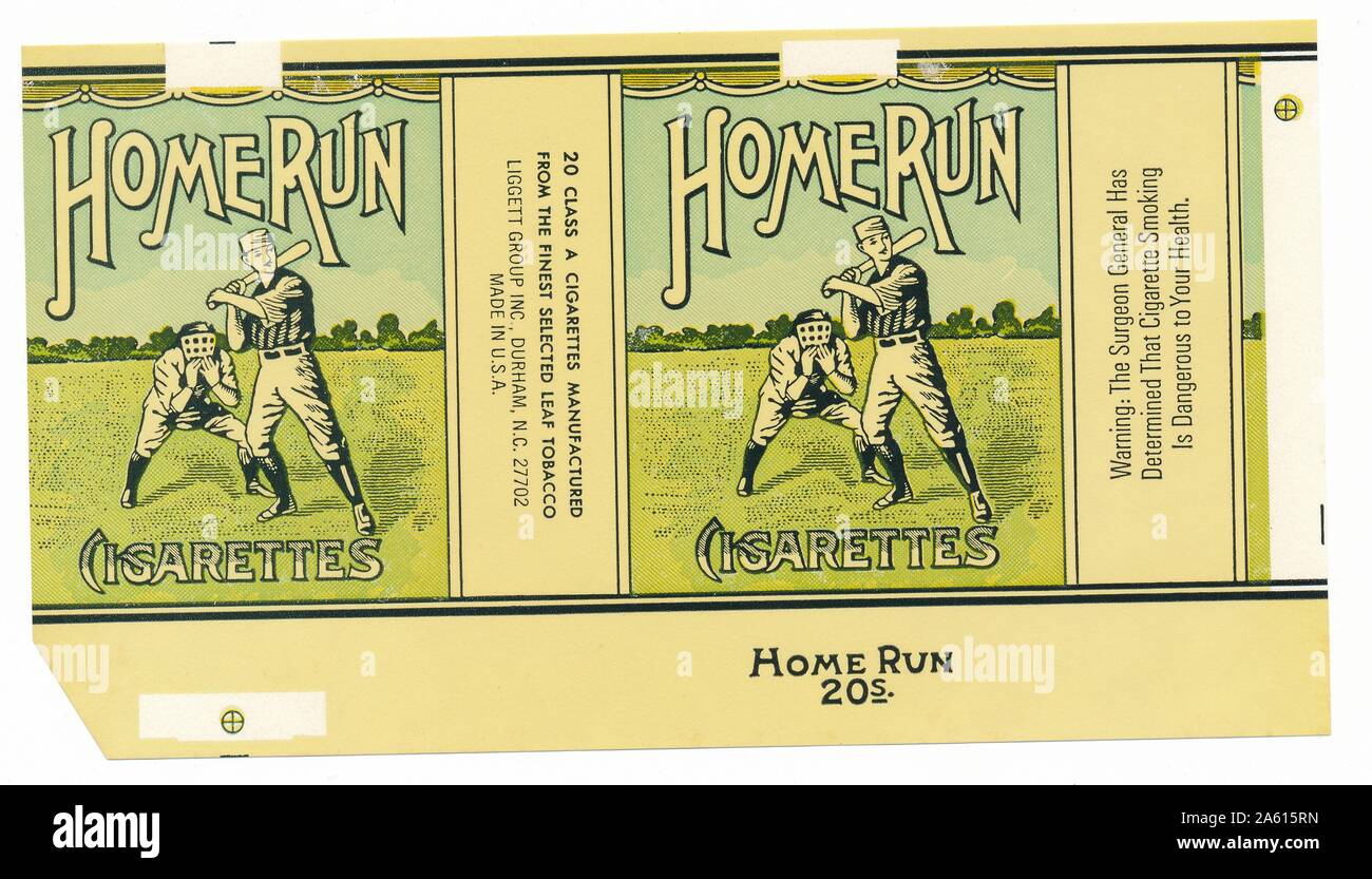 Vintage wrapping label advertising 'Home Run Sigarette, ' con immagini di una pastella da baseball e catcher, prodotto dal gruppo Ligget Incorporated, Durham, North Carolina, 1960. () Foto Stock