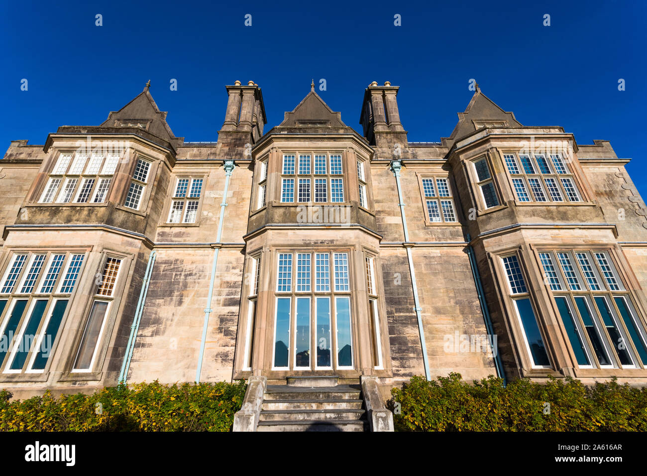 Killarney, Irlanda - 17 Ottobre 2019: Close up dettaglio sulla architettura di Muckross House nel parco nazionale di Killarney Foto Stock