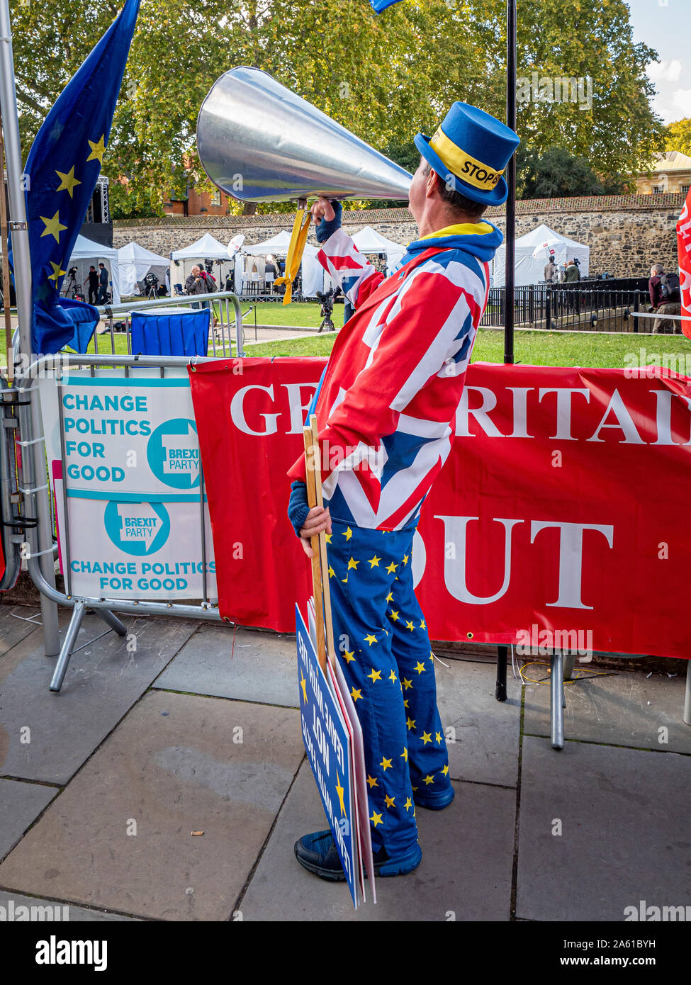 Anti-Brexit manifestanti fuori casa del Parlamento, Westminster, London, Regno Unito. Foto Stock