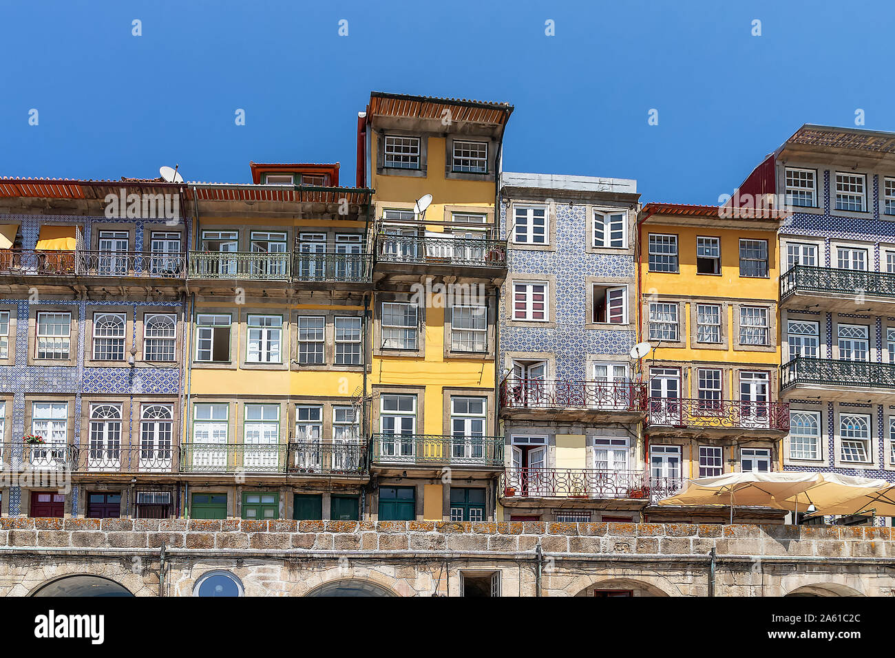 Bello e colorato Porto edifici storici, Portogallo Foto Stock Bello e colorato Porto edifici storici, Portogallo Foto Stock