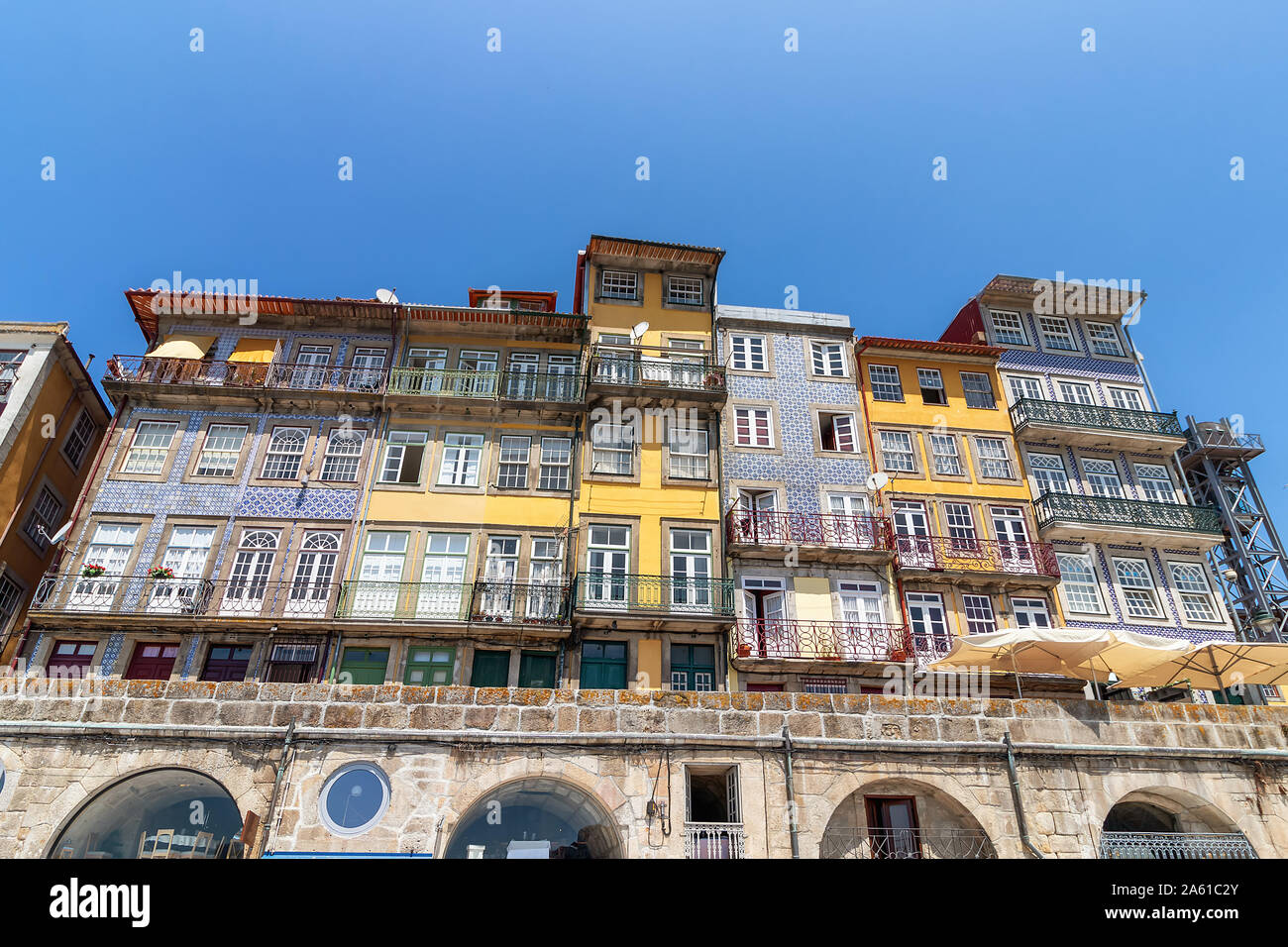 Bello e colorato Porto edifici storici, Portogallo Foto Stock Bello e colorato Porto edifici storici, Portogallo Foto Stock